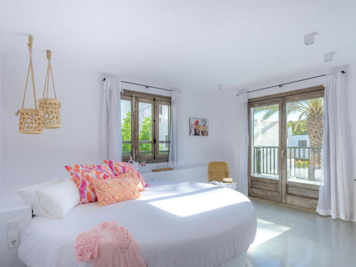Slaapkamer van Villa S'Argamassa op Ibiza