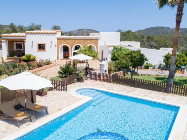 Villa-Ibiza-met-omheind-zwembad