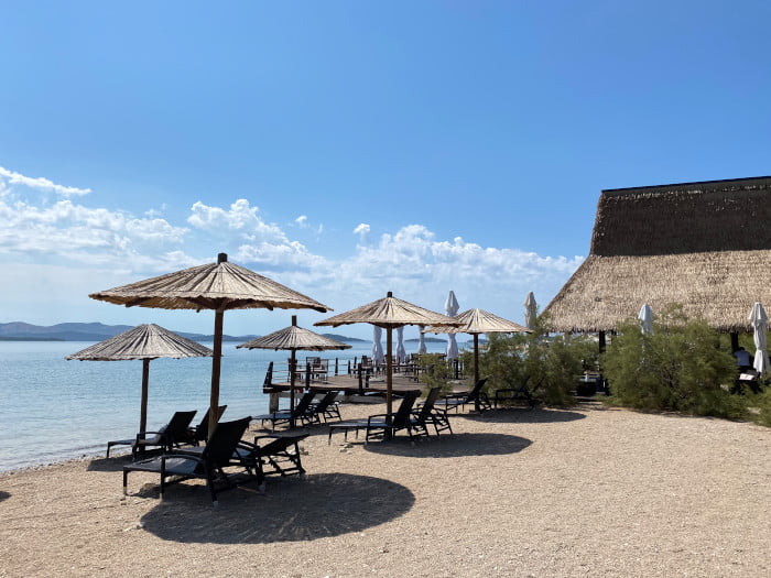 Strand bij kinderhotel Amadria Park Andrija in Sibenik, Kroatië